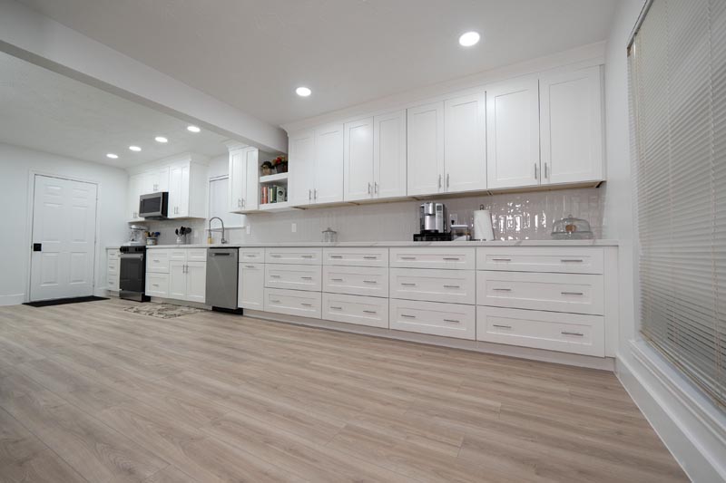 Kitchen work triangle layout diagram showing optimal distance between sink, stove, and refrigerator